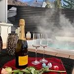 Апарт-отель Merangardenvilla Adults Only