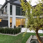Апарт-отель Merangardenvilla Adults Only Мерано