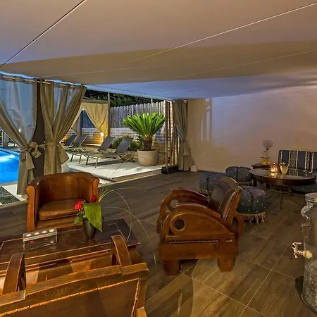 Merangardenvilla Adults Only