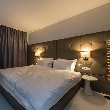 Merangardenvilla Adults Only 4*