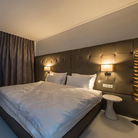 Merangardenvilla Adults Only 3*