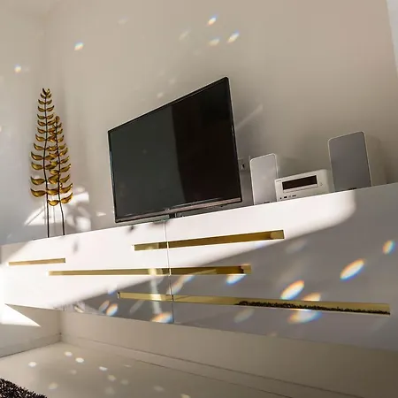 מלון דירות Merangardenvilla Adults Only