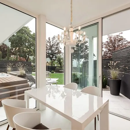 Merangardenvilla Adults Only מלון דירות