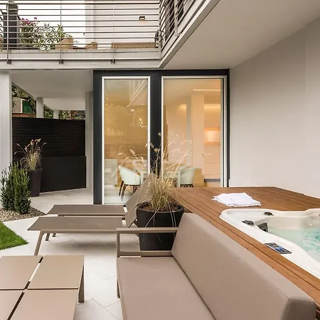 Merangardenvilla Adults Only מלון דירות