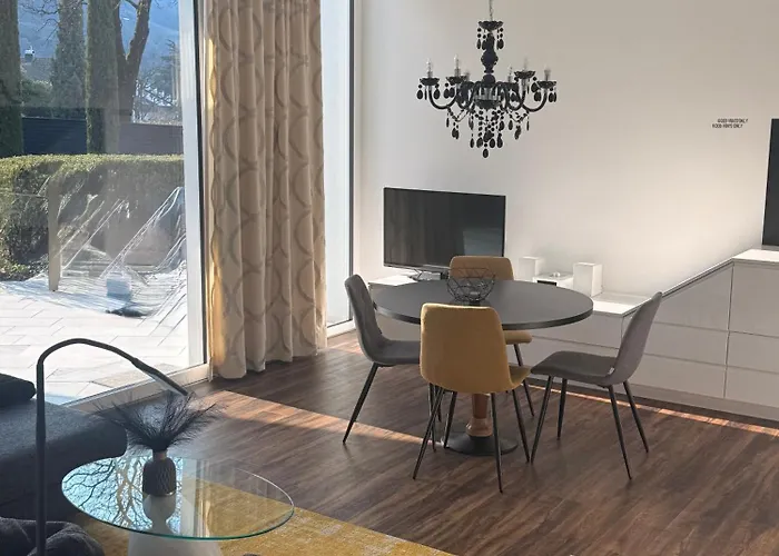 Merangardenvilla Adults Only 4*